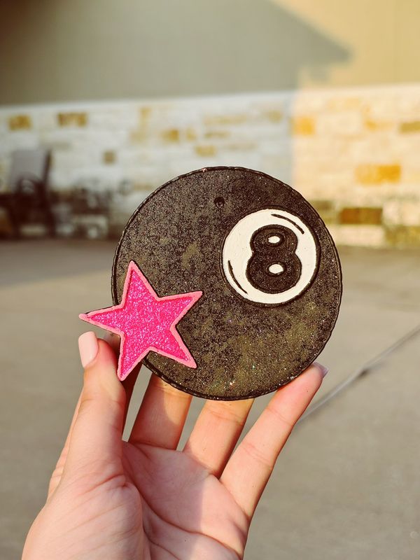 8 ball with star
