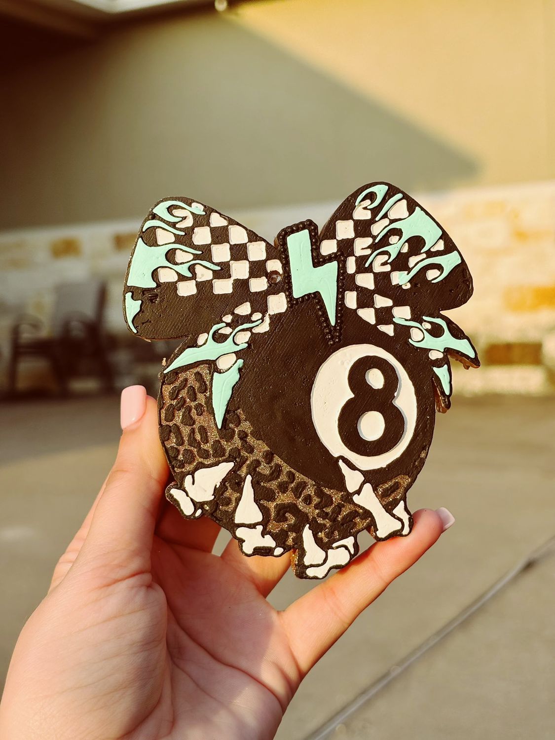 8 ball with bow