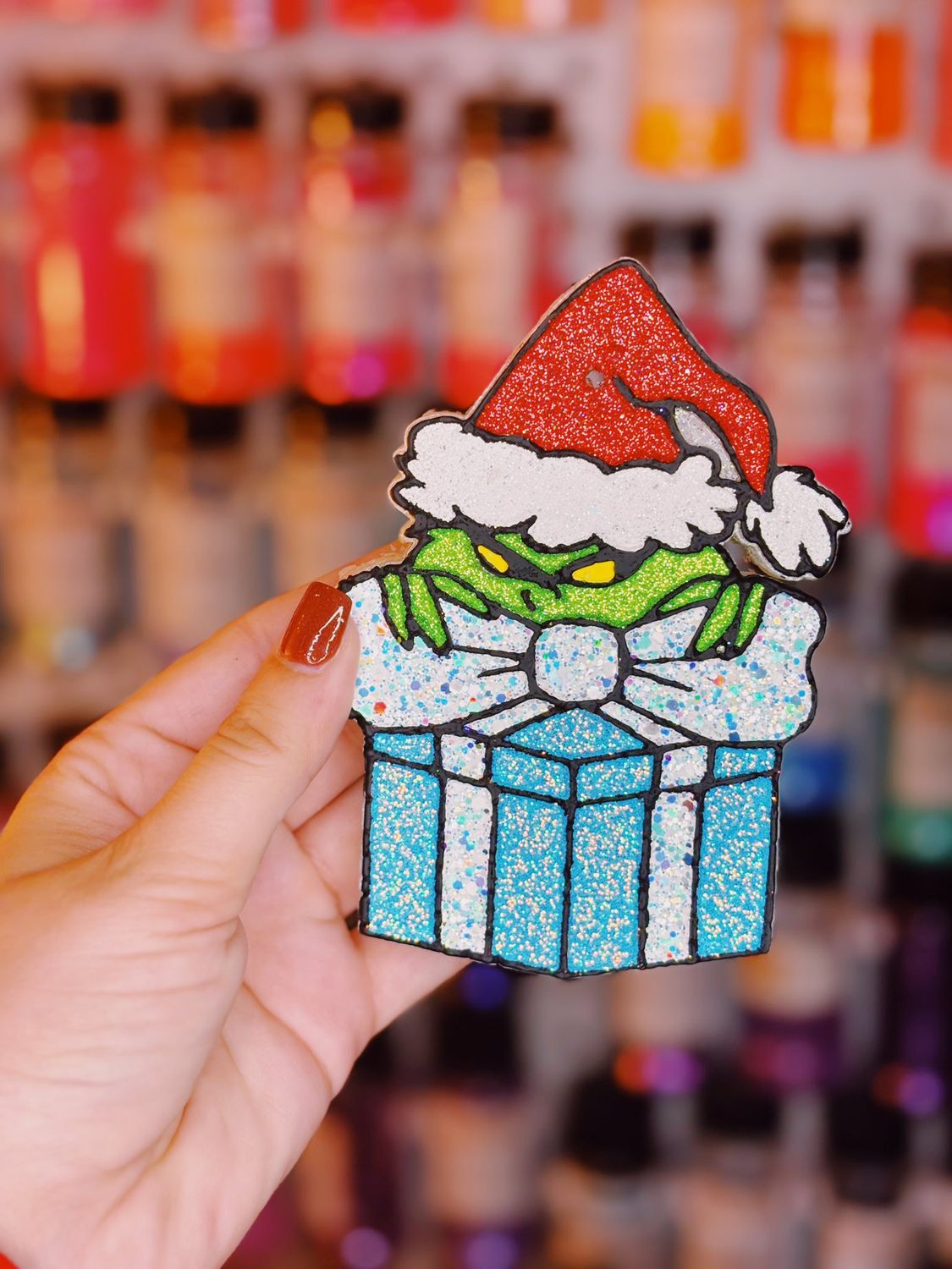 Green Guy peaking in present