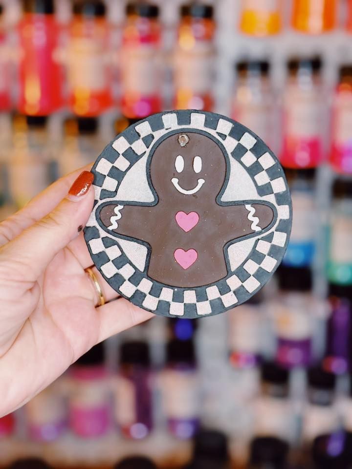 Checkered Gingerbread Round