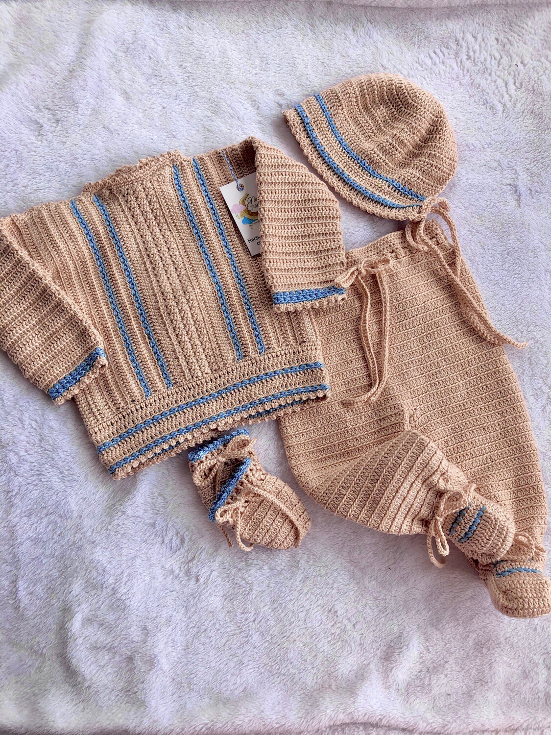 New born set , primera puesta tejida a mano, ropa de bebé tejida a manos , ajuar de nacimiento