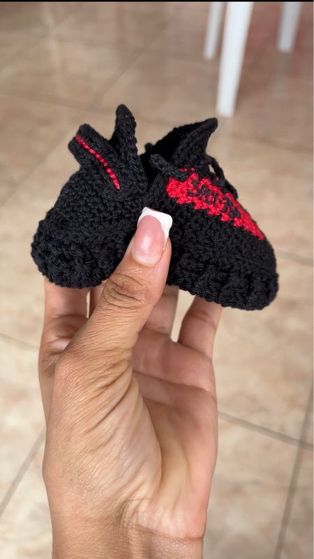 Crochet Yeezy slides
