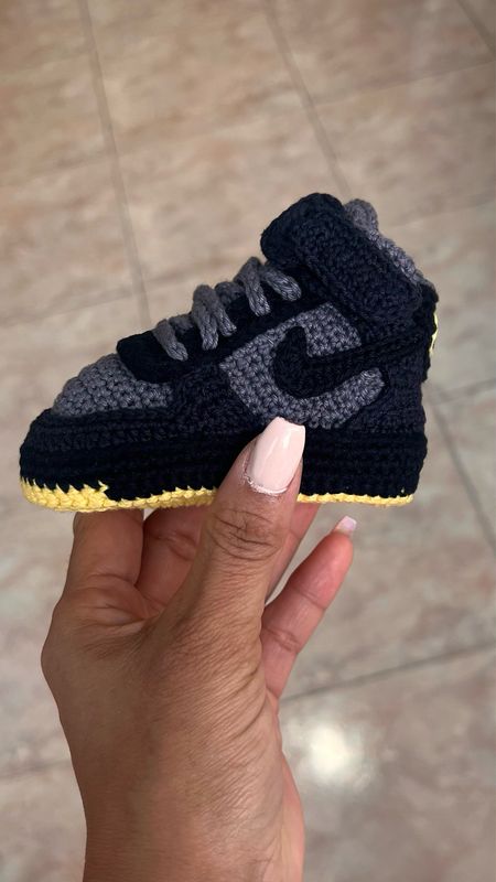 Crochet Nike Air Force 1 Mid
