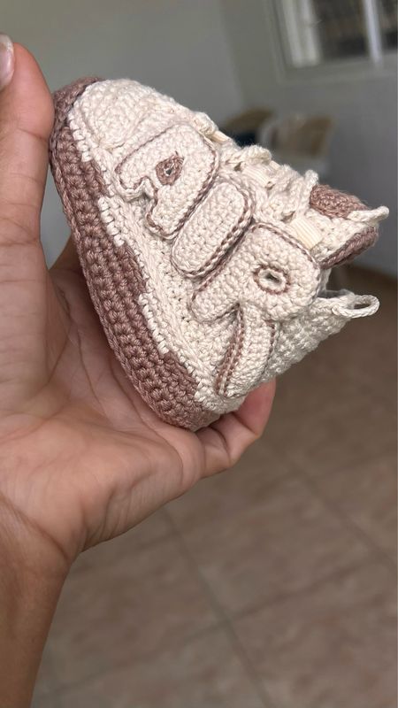 Crochet sneakers nike uptempo style 