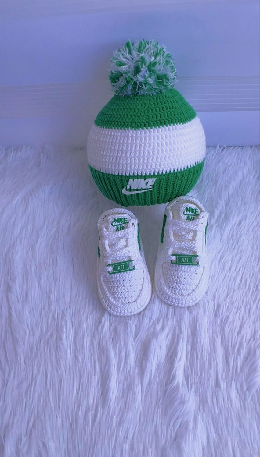 Nike set of sneakers and hat