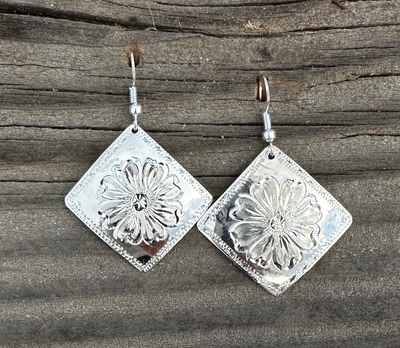 E-18 Diamond Shaped Flower Silver Earrings