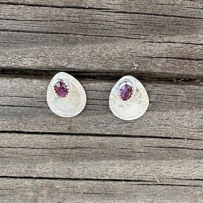 E -22 Tiny Purple Spiny Oyster Post earrings