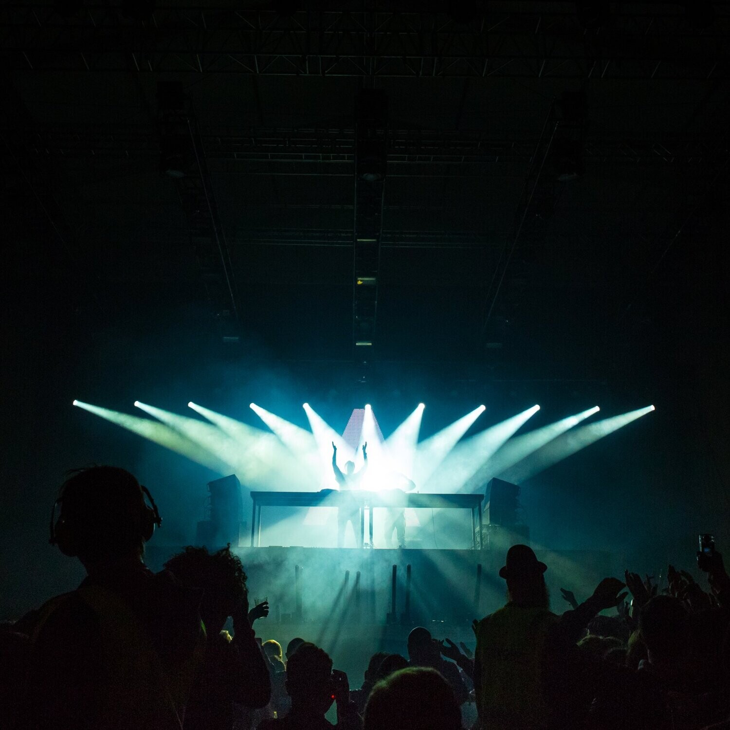 Book a DJ for 4 hours