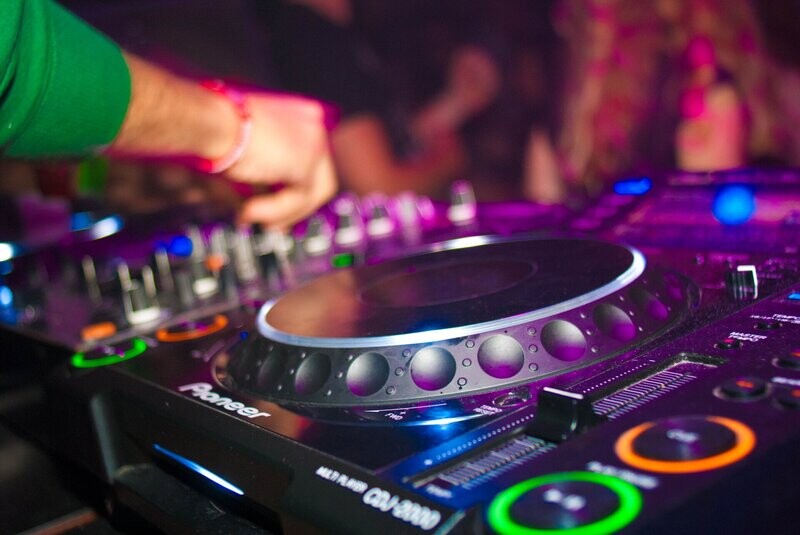 Book a DJ for 5 Hours