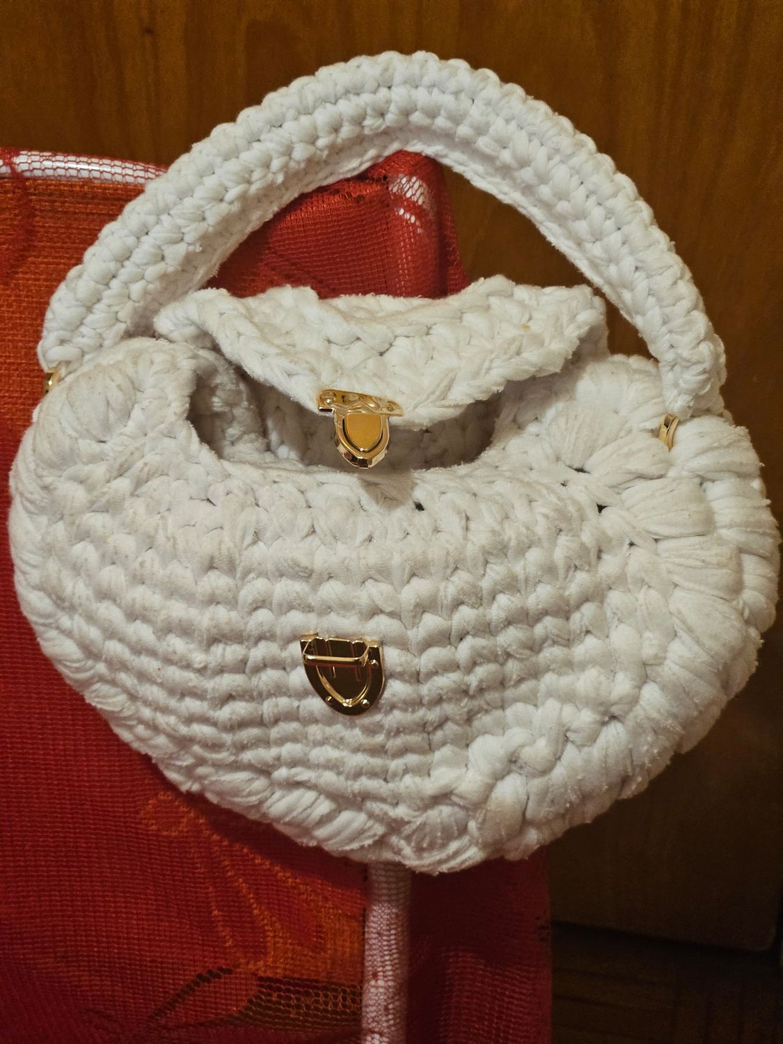 The Crocheted Purse " The Avalanche". 