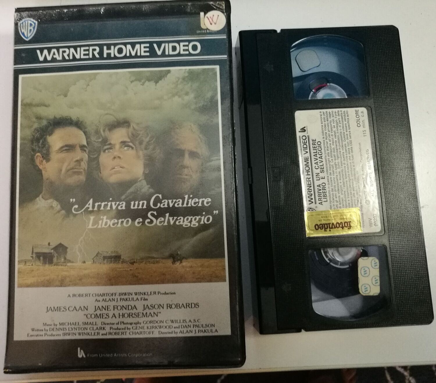 TeknoFilm - VHS – ARRIVA UN CAVALIERE LIBERO E SELVAGGIO di Alan J. Pakula (1978) - WARNER BROS