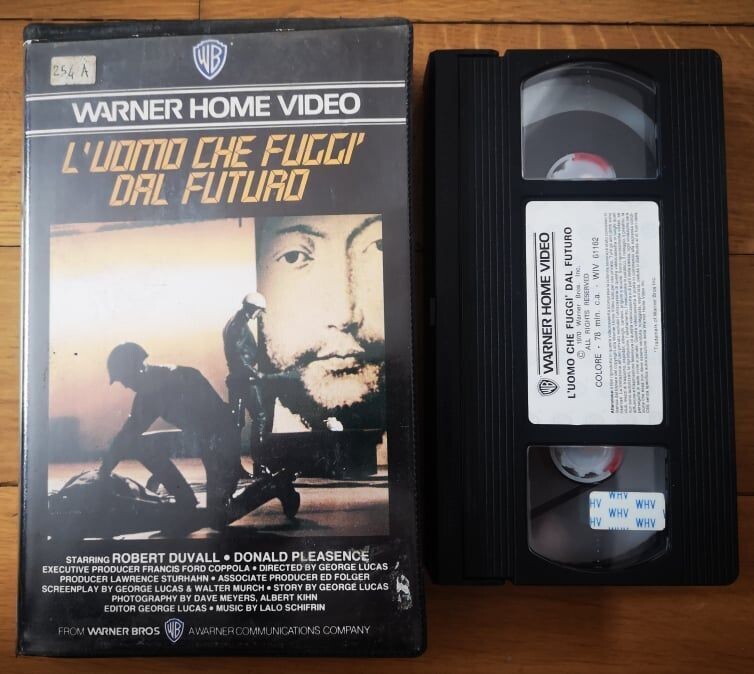 TeknoFilm - VHS – L'UOMO CHE FUGGI' DAL FUTURO di George Lucas (1971) - WARNER BROS