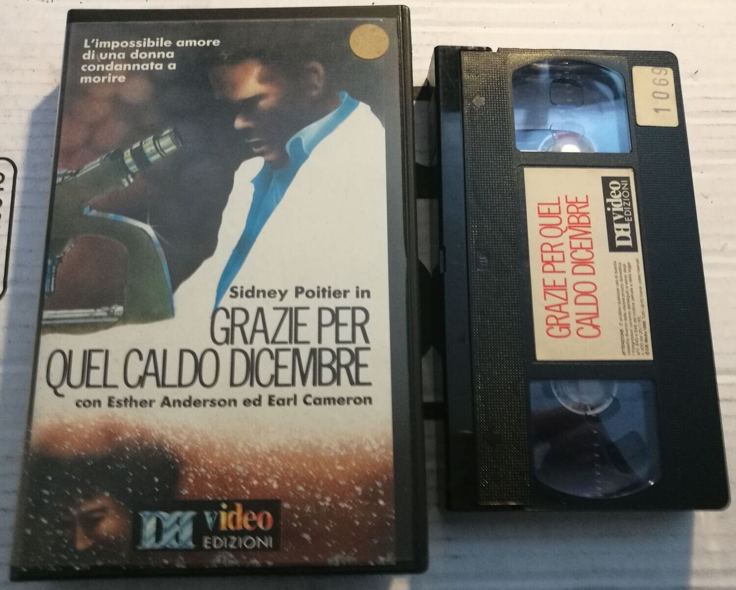 TeknoFilm - VHS – GRAZIE PER QUEL CALDO DICEMBRE di Sidney Poitier (1973) - DB VIDEO