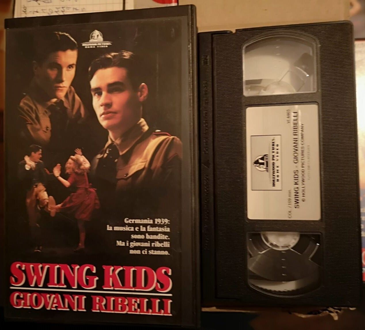 TeknoFilm - VHS – SWING KIDS - GIOVANI RIBELLI di Thomas Carter (1987) - HOLLYWOOD PICTURES (INEDITO IN DVD)