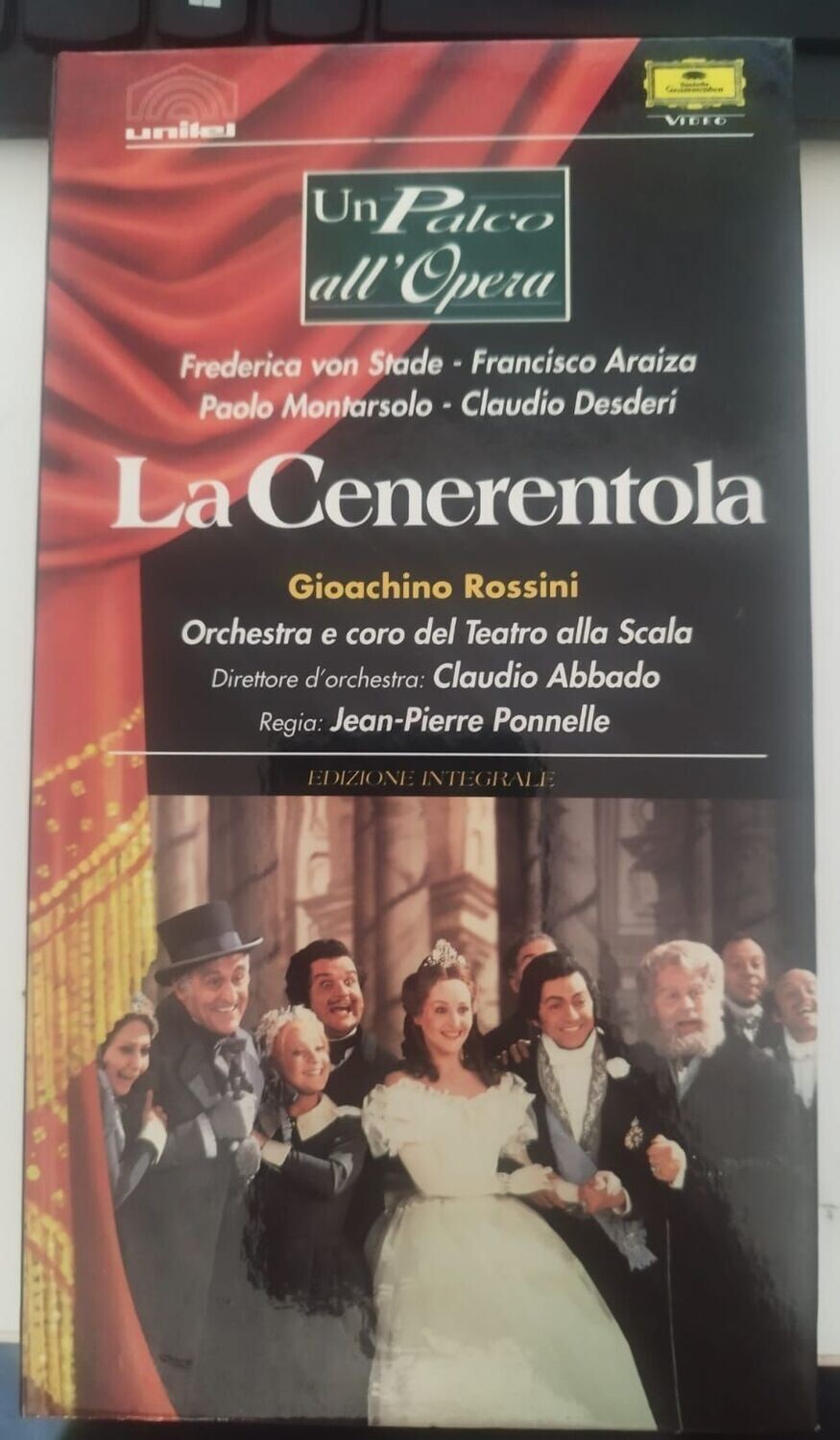 TeknoFilm - VHS Box Cart. UN PALCO ALL'OPERA Gioacchino Rossini - LA CENERTENTOLA (PAL) - FABBRI EDITORI