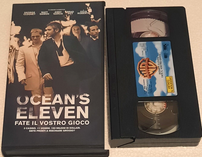 TeknoFilm - VHS - OCEAN'S ELEVEN - FATE IL VOSTRO GIOCO di Steven Soderbergh (2001) - WARNER BROS