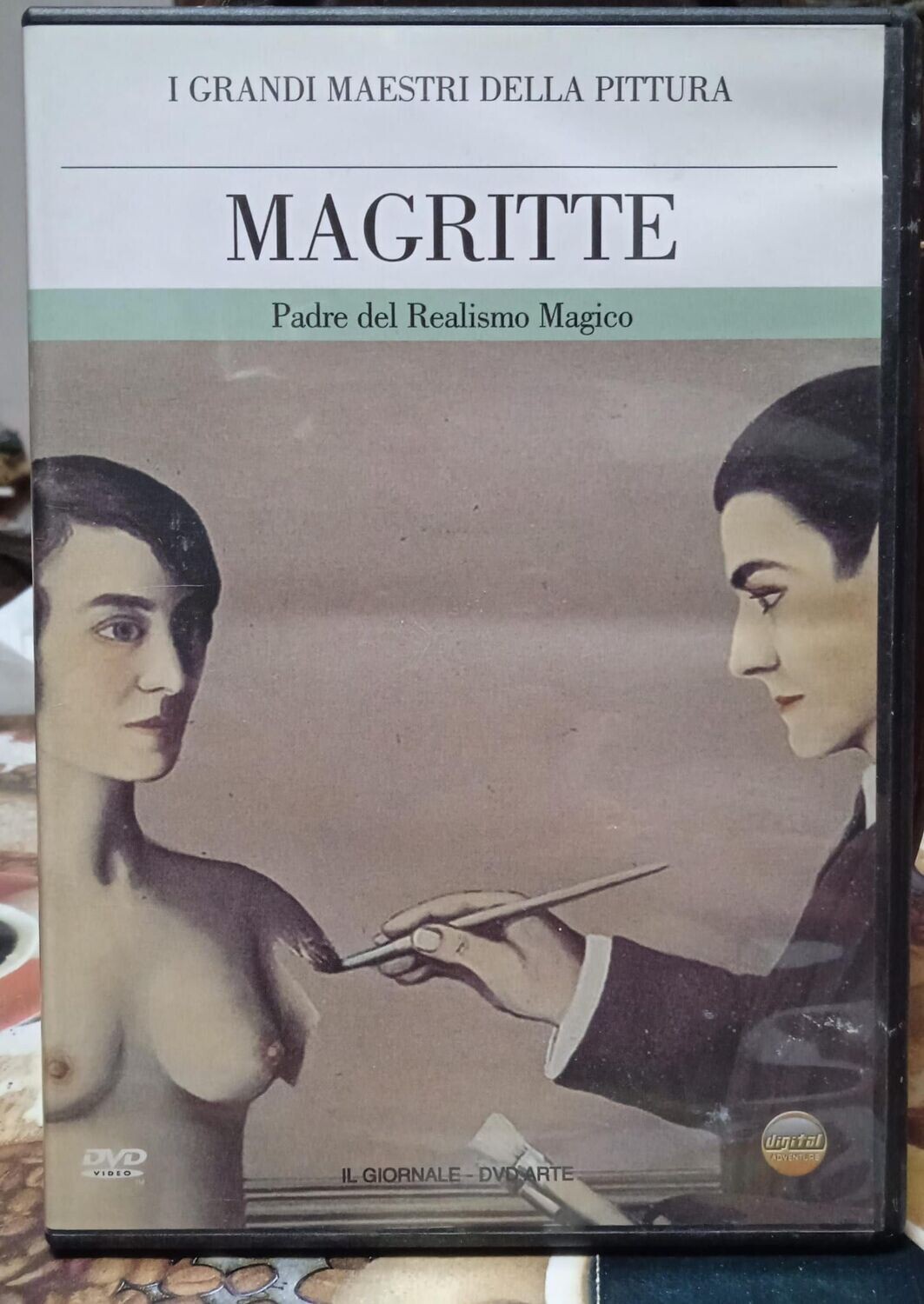 TeknoFilm - DVD - Vittorio Sgarbi presenta I GRANDI MAESTRI DELLA PITTURA - MAGRITTE (2000) - IL GIORNALE