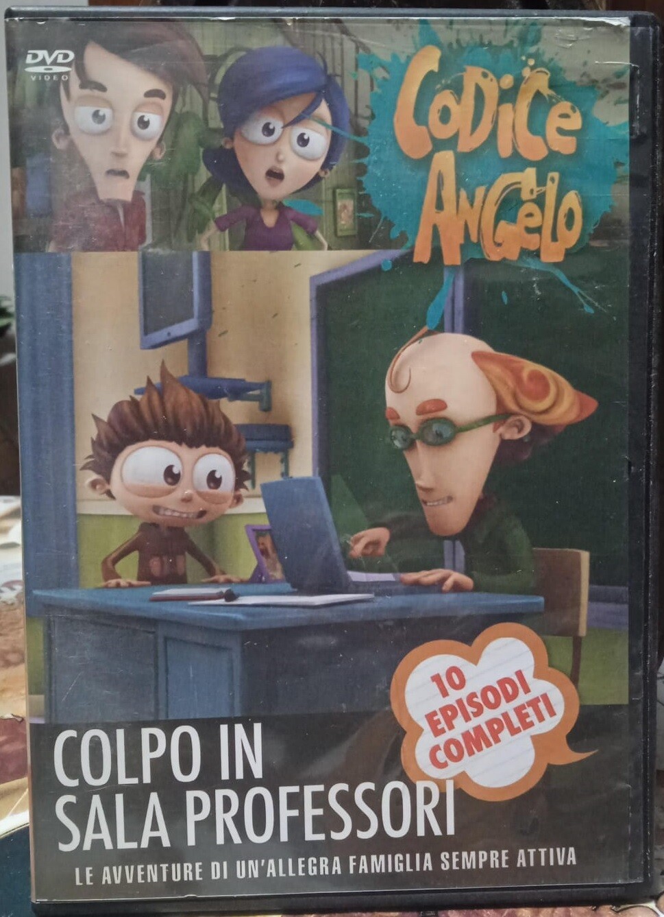 TeknoFilm -  DVD - CODICE ANGELO - COLPO IN SALA PROFESSORI  di Chloè Miller (2009) - AVOFILM