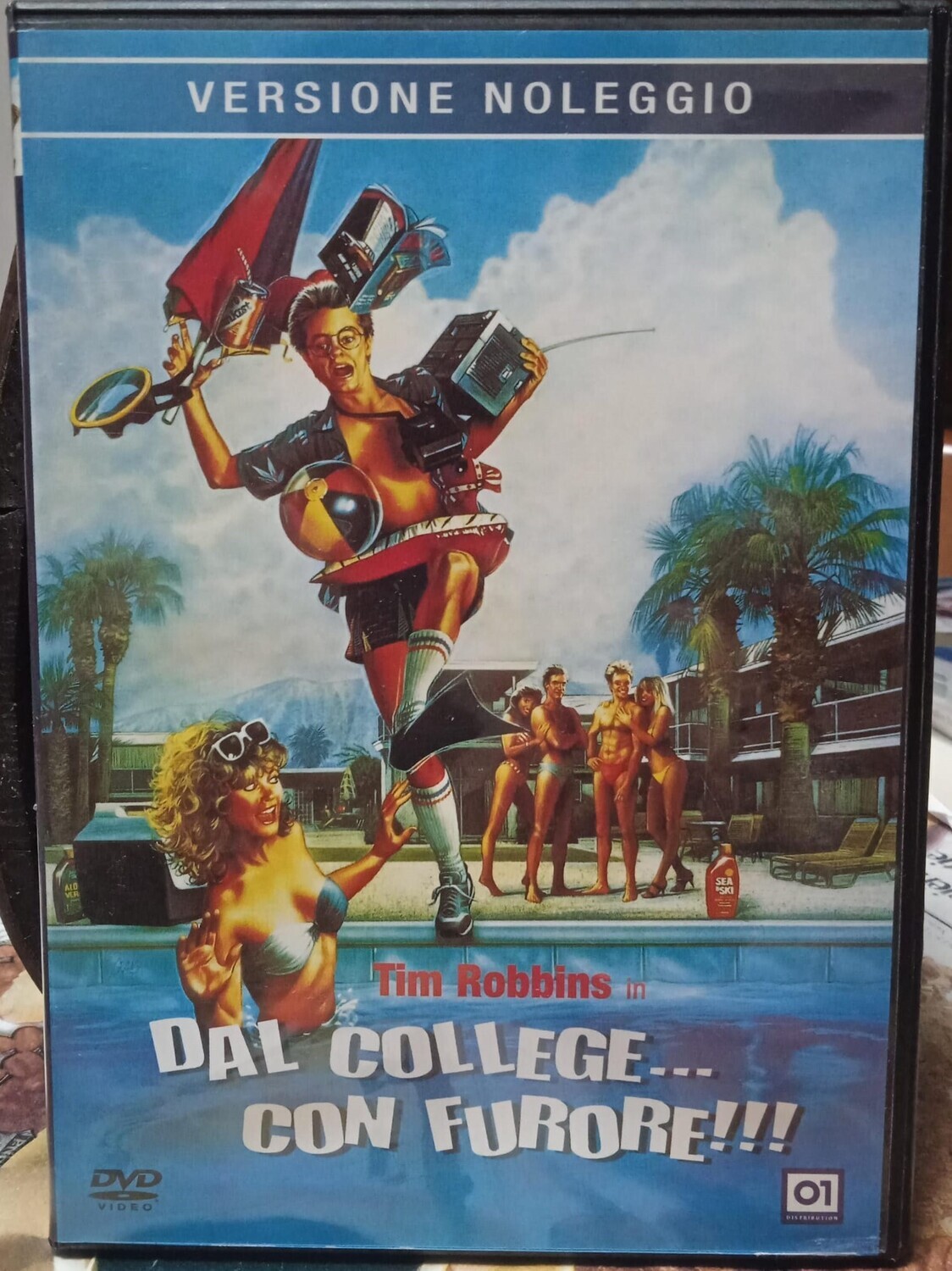 TeknoFilm - DVD – DAL COLLEGE CON FURORE (Versione noleggio) di James Frawley (1985) - 01 DISTRIBUTION