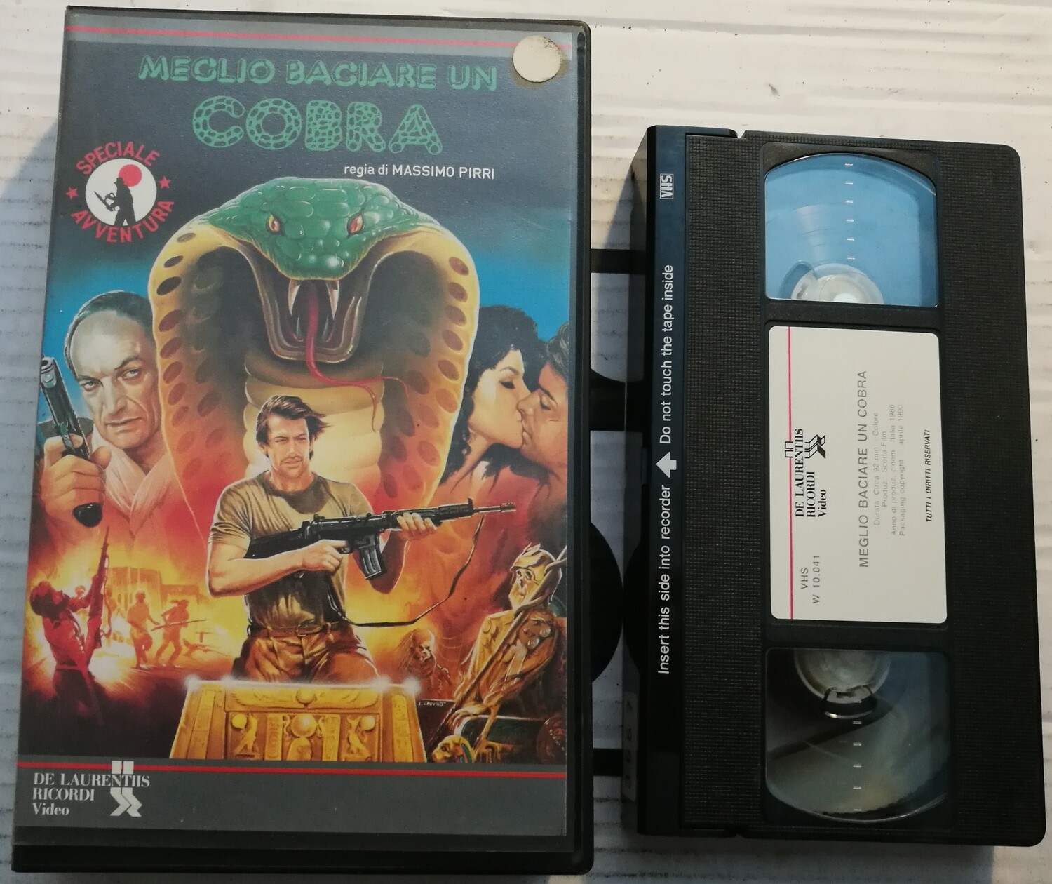 TeknoFilm - VHS – MEGLIO BACIARE UN COBRA di Massimo Pirri (1986) - DeLaurentis/RICORDI