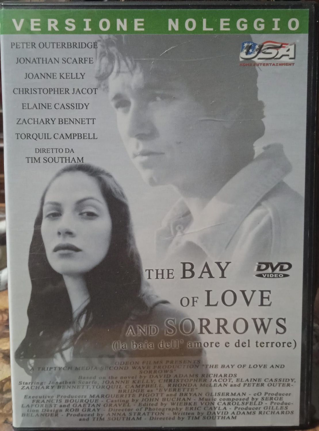 TeknoFilm - DVD - THE BAY OF LOVE AND SORROWS - LA BAIA DELL'AMORE E DEL TERRORE (Versione noleggio) di Tim Southam (2002) - USA HOME ENTERTAINMENT