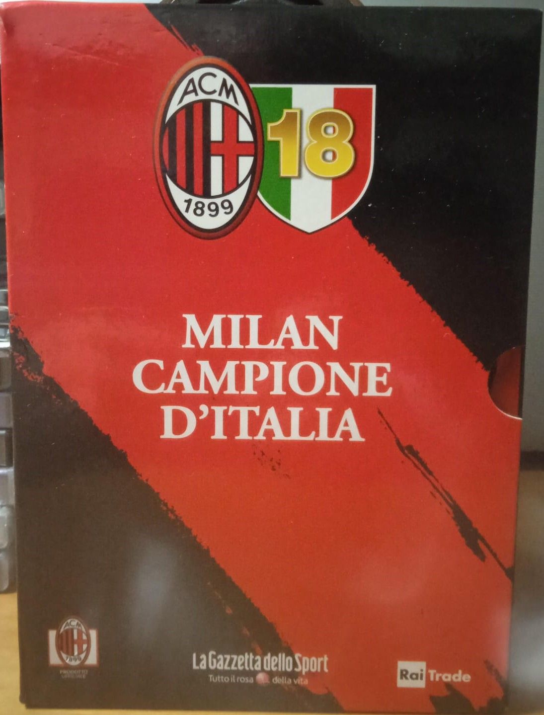 TeknoFilm - Box 5 DVD - MILAN CAMPIONE D'ITALIA 18° di A.A.V.V. (2012) - GAZZETTA DELLO SPORT