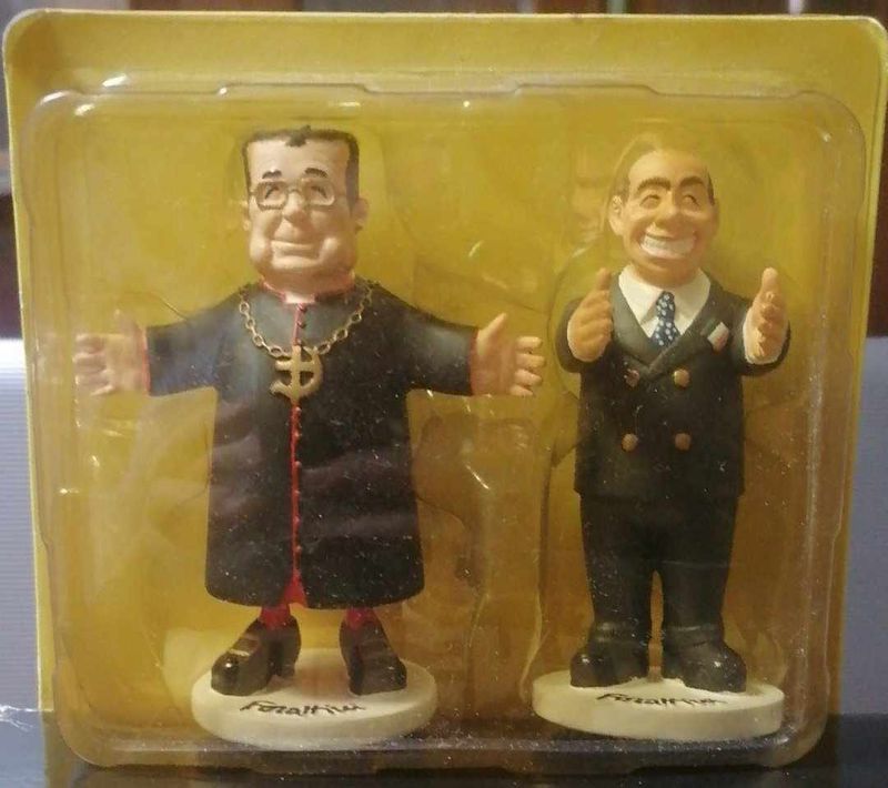 TeknoFilm - 2 Action figures (Miniature) – Statuette di PRODI + BERLUSCONI  di Giorgio Forattini (2000) - MONDADORI