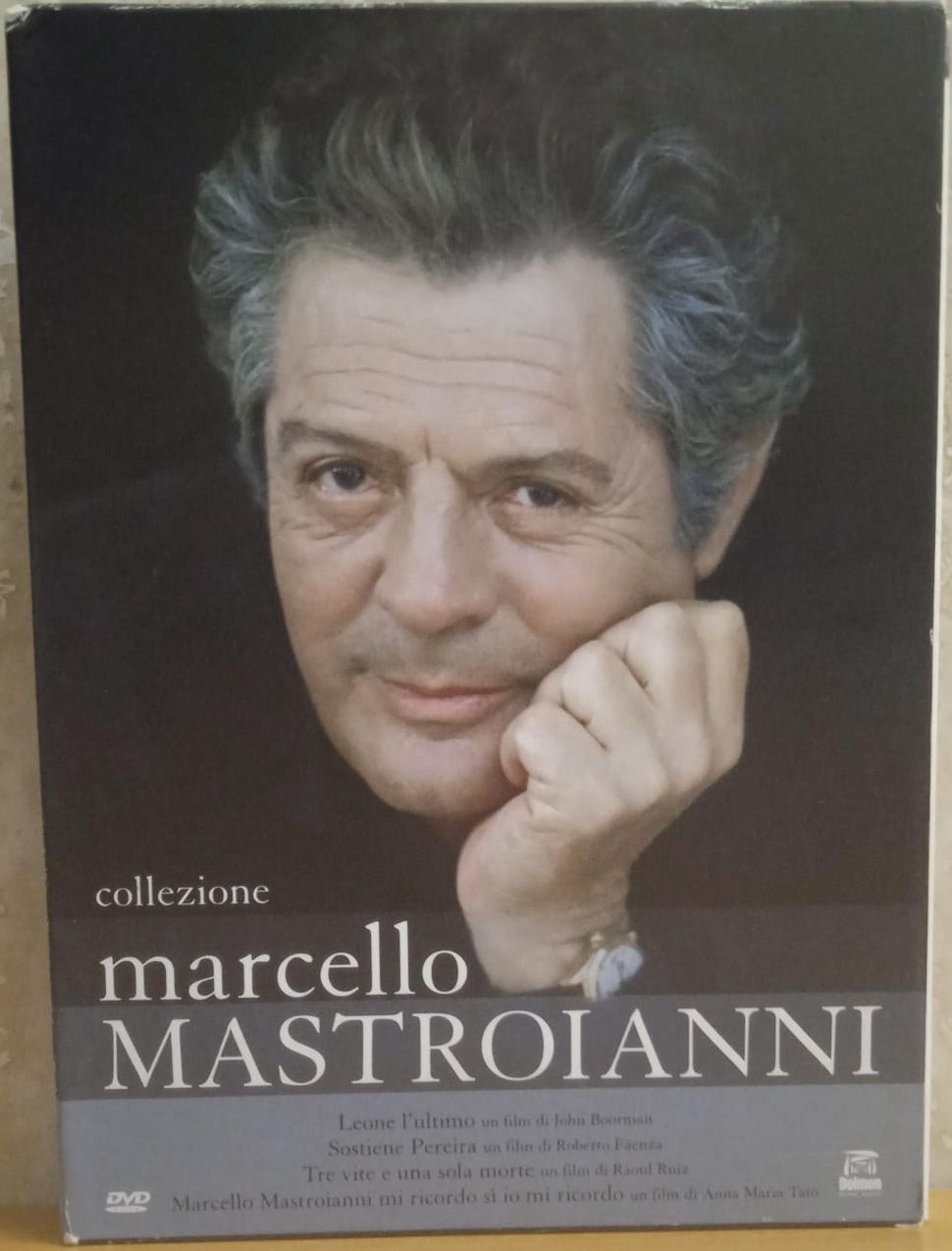 TeknoFilm – Box 5 DVD – COLLEZIONE MARCELLO MASTROIANNI [Leone l'ultimo​ + Sostiene Pereira​ + Tre vite e una sola morte​ + Marcello Mastroianni mi ricordo sì io mi ricordo] (2004) - DOLMEN