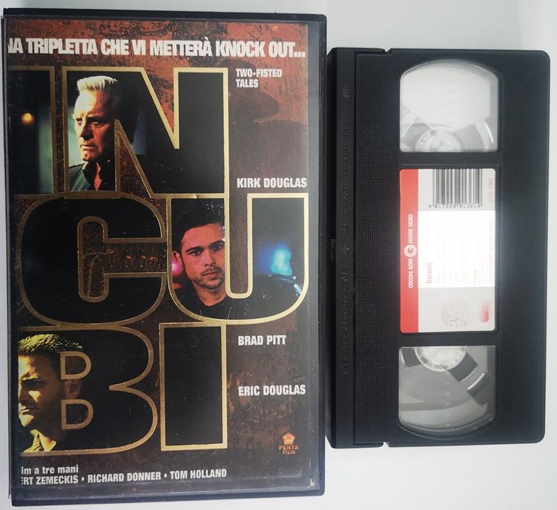 TeknoFilm - VHS (Copertina tagliata) – INCUBI: 3 Episodi ( Corsa verso la morte + Duello fantasma + L'ultimo coraggio) di R. Donner, T. Holland e R. Zemeckis (1991) - CECCHI GORI (INEDITO IN DVD) TeknoFilm - VHS (Copertina tagliata) – INCUBI: 3 Episodi ( Corsa verso la morte + Duello fantasma + L'ultimo coraggio) di R. Donner, T. Holland e R. Zemeckis (1991) - CECCHI GORI (INEDITO IN DVD)