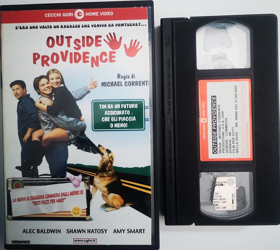 TeknoFilm - VHS (Copertina tagliata) – OUTSIDE PROVIDENCE - L'OCCASIONE PER CAMBIARE di Michael Corrente (1999) - CECCHI GORI HOME VIDEO (INEDITO IN DVD)