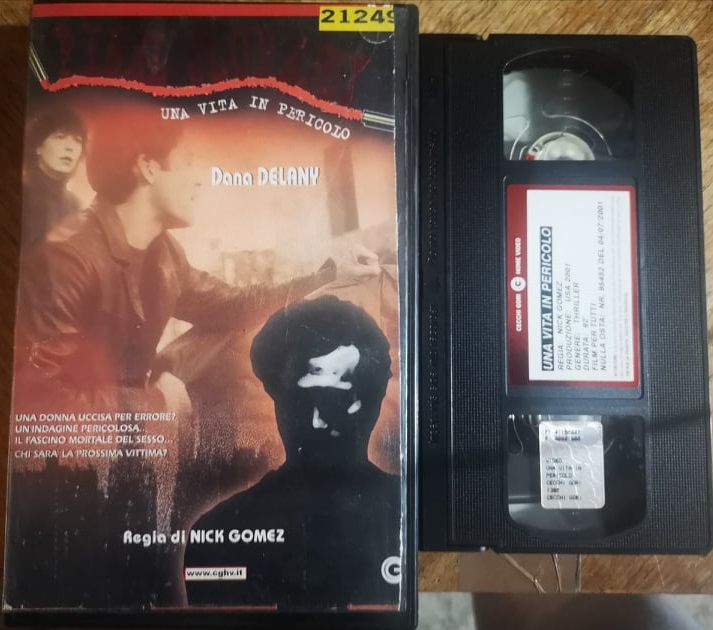 TeknoFilm - VHS (Copertina tagliata) – UNA VITA IN PERICOLO di Nick Gomez (2001) - CECCHI GORI HOME VIDEO (INEDITO IN DVD)