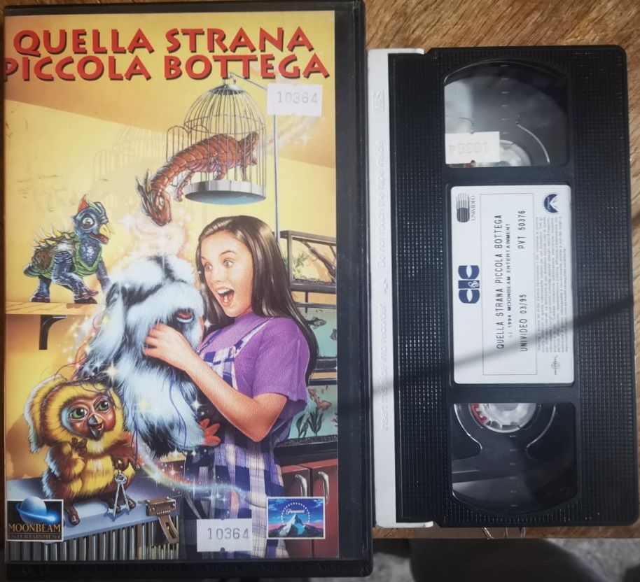 TeknoFilm - VHS – QUELLA STRANA PICCOLA BOTTEGA di Hope Perello (1994) - CIC (INEDITO IN DVD)