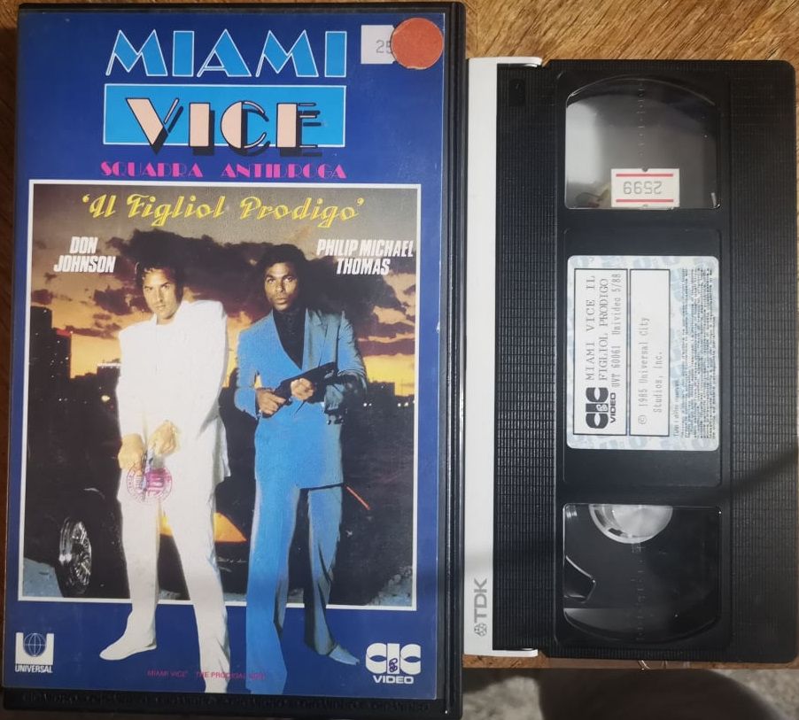 TeknoFilm - VHS – MIAMI VICE - IL FIGLIOL PRODIGO di Paul Michael Glaser (1985) - CIC (INEDITO IN DVD)