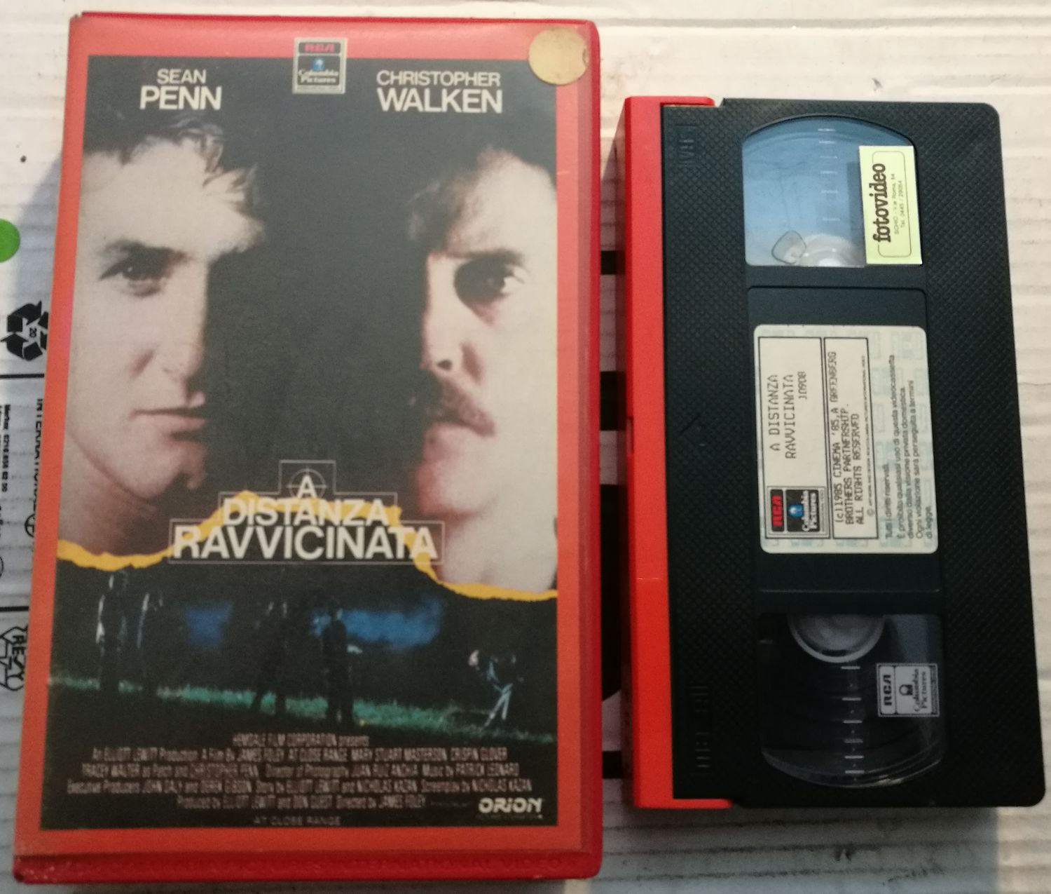 TeknoFilm - VHS - A DISTANZA RAVVICINATA di James Foley (1986) - RCA TeknoFilm - VHS - A DISTANZA RAVVICINATA di James Foley (1986) - RCA