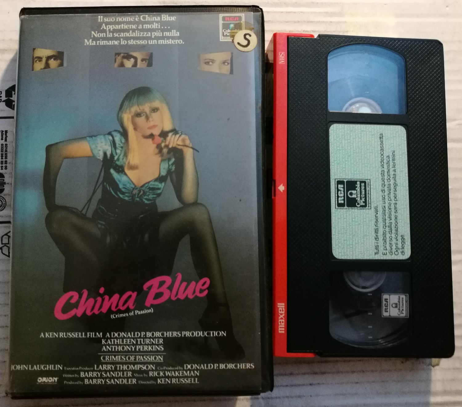 TeknoFilm - VHS (Box blu orig. RCA) – CHINA BLUE di Ken Russell (1984) - RCA TeknoFilm - VHS (Box blu orig. RCA) – CHINA BLUE di Ken Russell (1984) - RCA