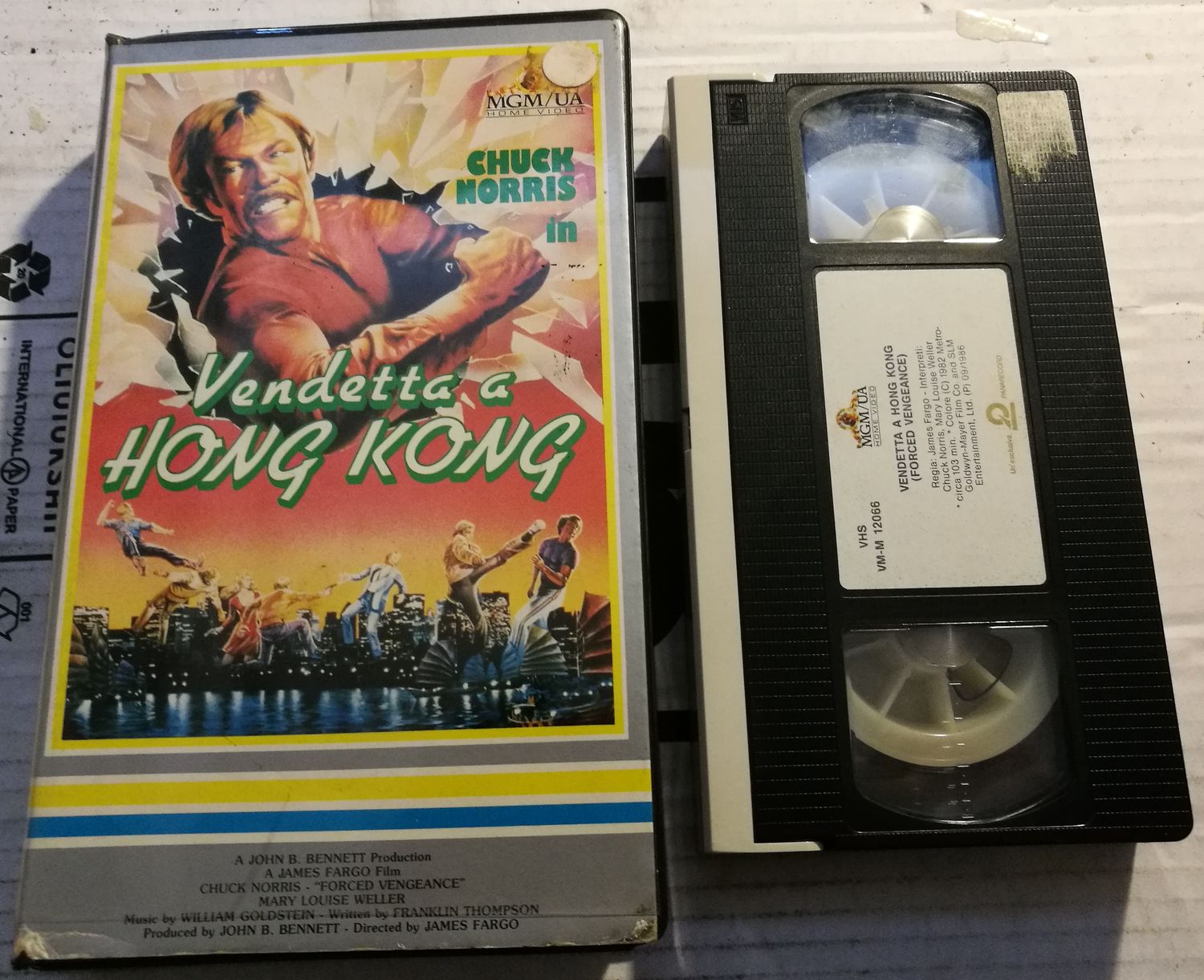 TeknoFilm – VHS – VENDETTA A HONG KONG di James Fargo (1982) - MGM TeknoFilm – VHS – VENDETTA A HONG KONG di James Fargo (1982) - MGM