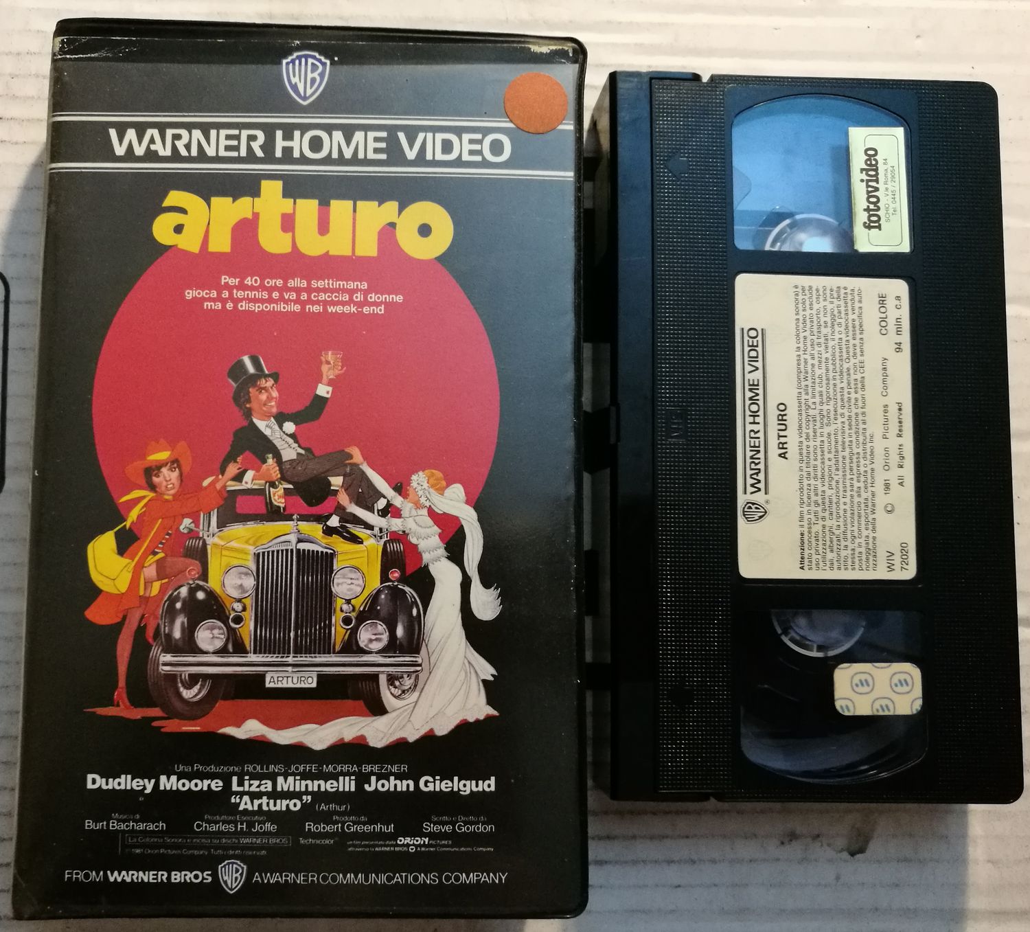 TeknoFilm – VHS – ARTURO di Steve Gordon (1981) - WARNER BROS TeknoFilm – VHS – ARTURO di Steve Gordon (1981) - WARNER BROS