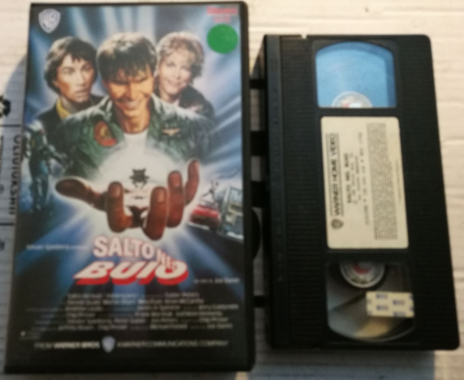 TeknoFilm – VHS – SALTO NEL BUIO di Joe Dante (1987) - WARNER BROS TeknoFilm – VHS – SALTO NEL BUIO di Joe Dante (1987) - WARNER BROS