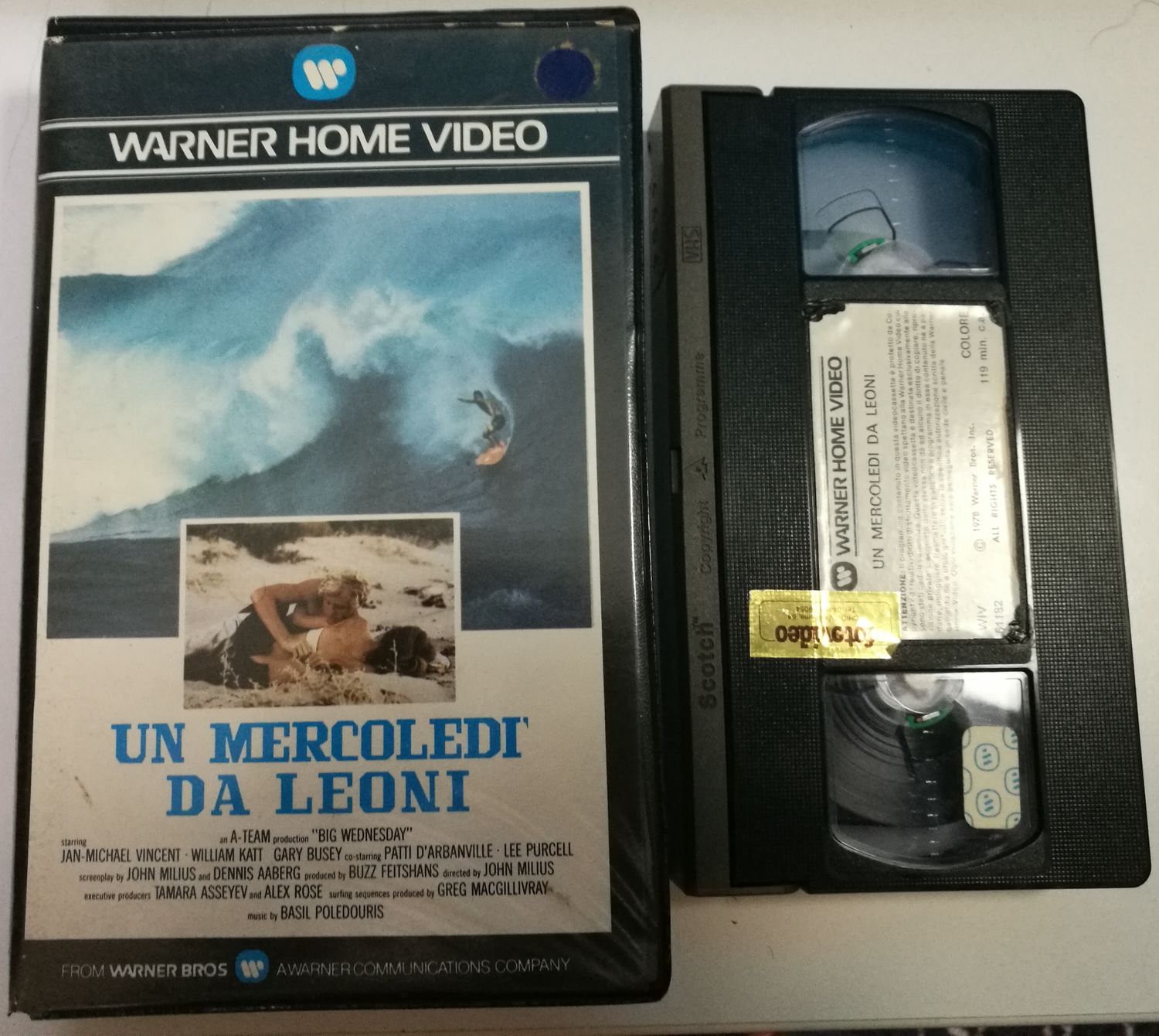 TeknoFilm – VHS – UN MERCOLEDI' DA LEONI di John Milius (1978) - WARNER BROS TeknoFilm – VHS – UN MERCOLEDI' DA LEONI di John Milius (1978) - WARNER BROS