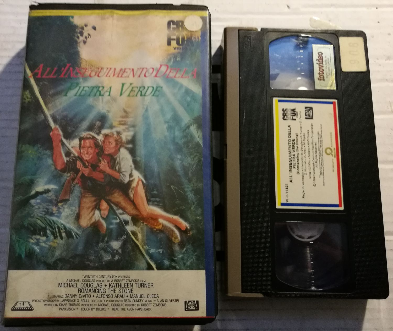 TeknoFilm - VHS – ALL'INSEGUIMENTO DELLA PIETRA VERDE di Robert Zemeckis (1984) - CBS FOX TeknoFilm - VHS – ALL'INSEGUIMENTO DELLA PIETRA VERDE di Robert Zemeckis (1984) - CBS FOX