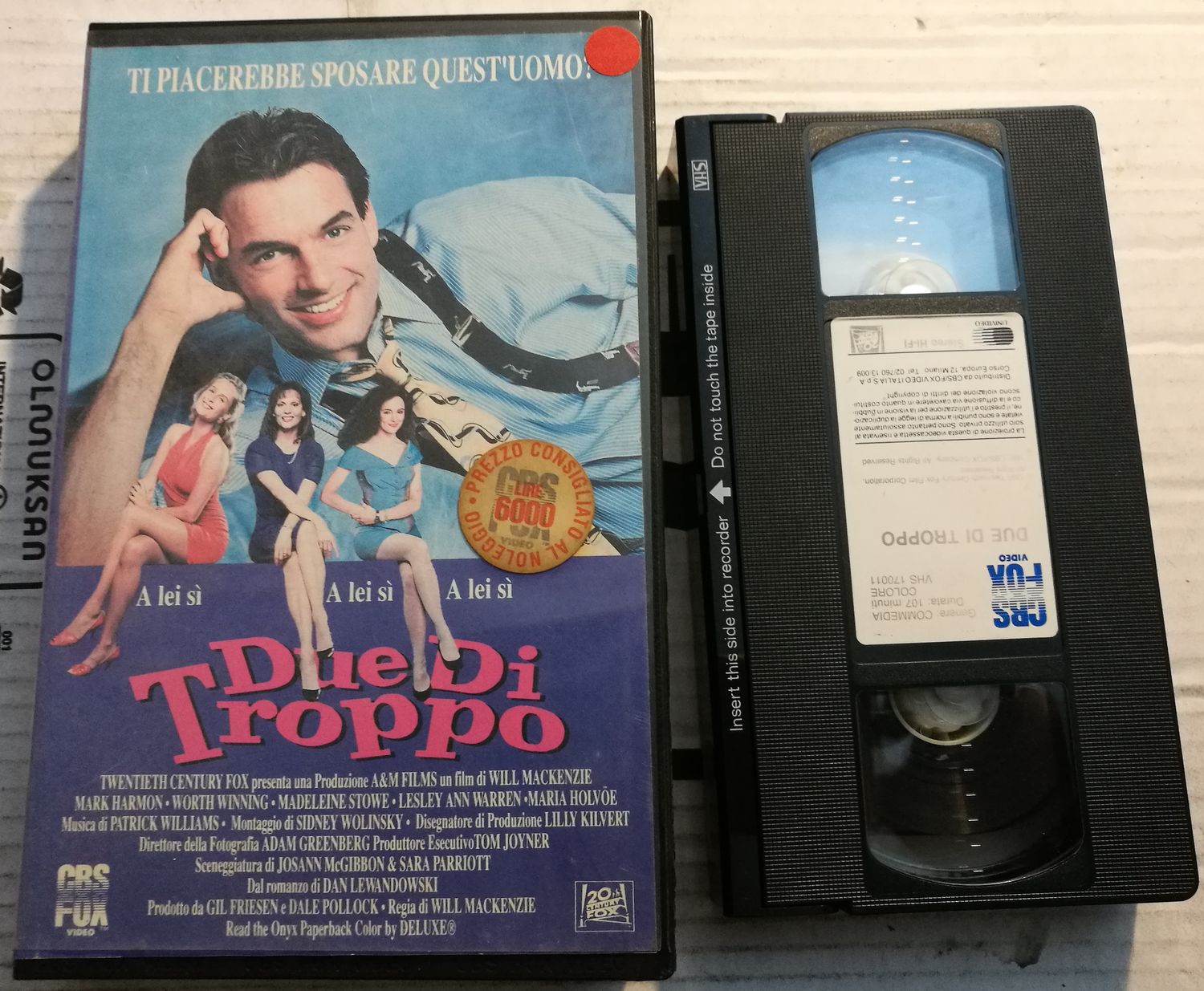 TeknoFilm - VHS – DUE DI TROPPO di Will Mackenzie (1989) - CBS FOX TeknoFilm - VHS – DUE DI TROPPO di Will Mackenzie (1989) - CBS FOX