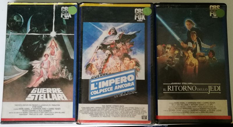 TeknoFilm - 3 VHS – GUERRE STELLARI, L'IMPERO COLPISCE ANCORA, IL RITORNO DELLO JEDI di George Lucas (1977) - CBS FOX TeknoFilm - 3 VHS – GUERRE STELLARI, L'IMPERO COLPISCE ANCORA, IL RITORNO DELLO JEDI di George Lucas (1977) - CBS FOX