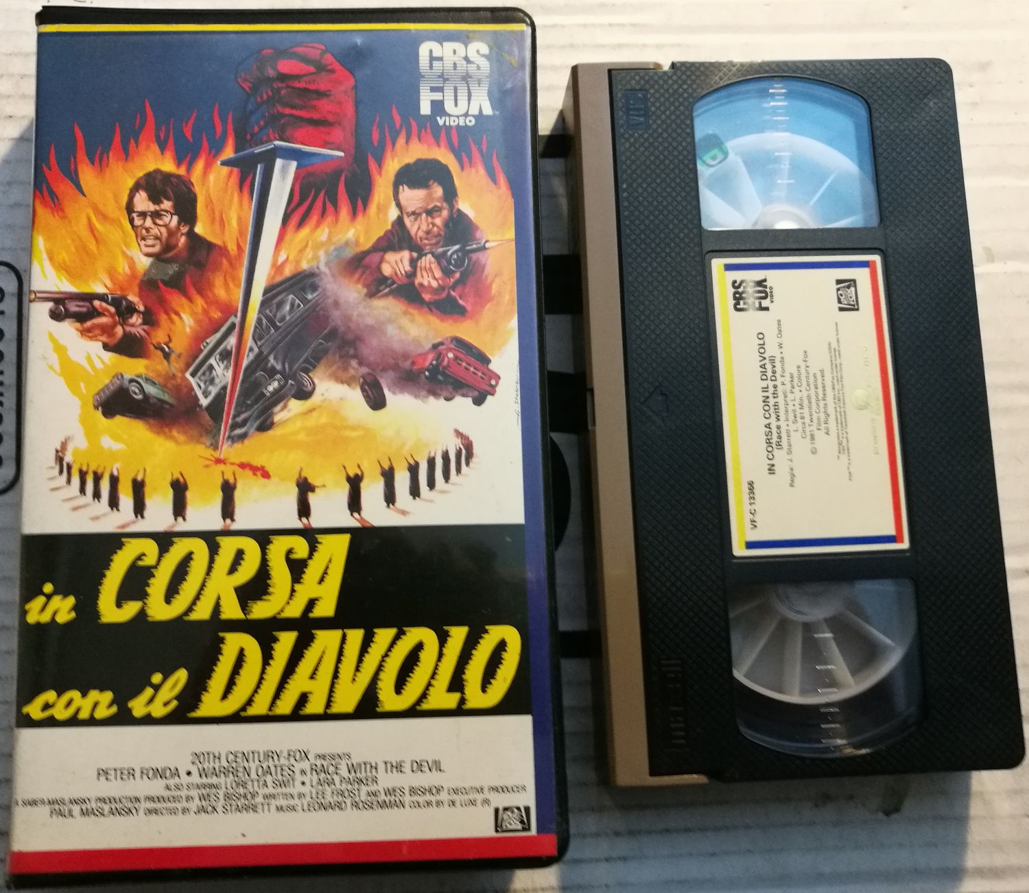 TeknoFilm - VHS – IN CORSA CON IL DIAVOLO di Jack Starrett (1975) - CBS FOX TeknoFilm - VHS – IN CORSA CON IL DIAVOLO di Jack Starrett (1975) - CBS FOX