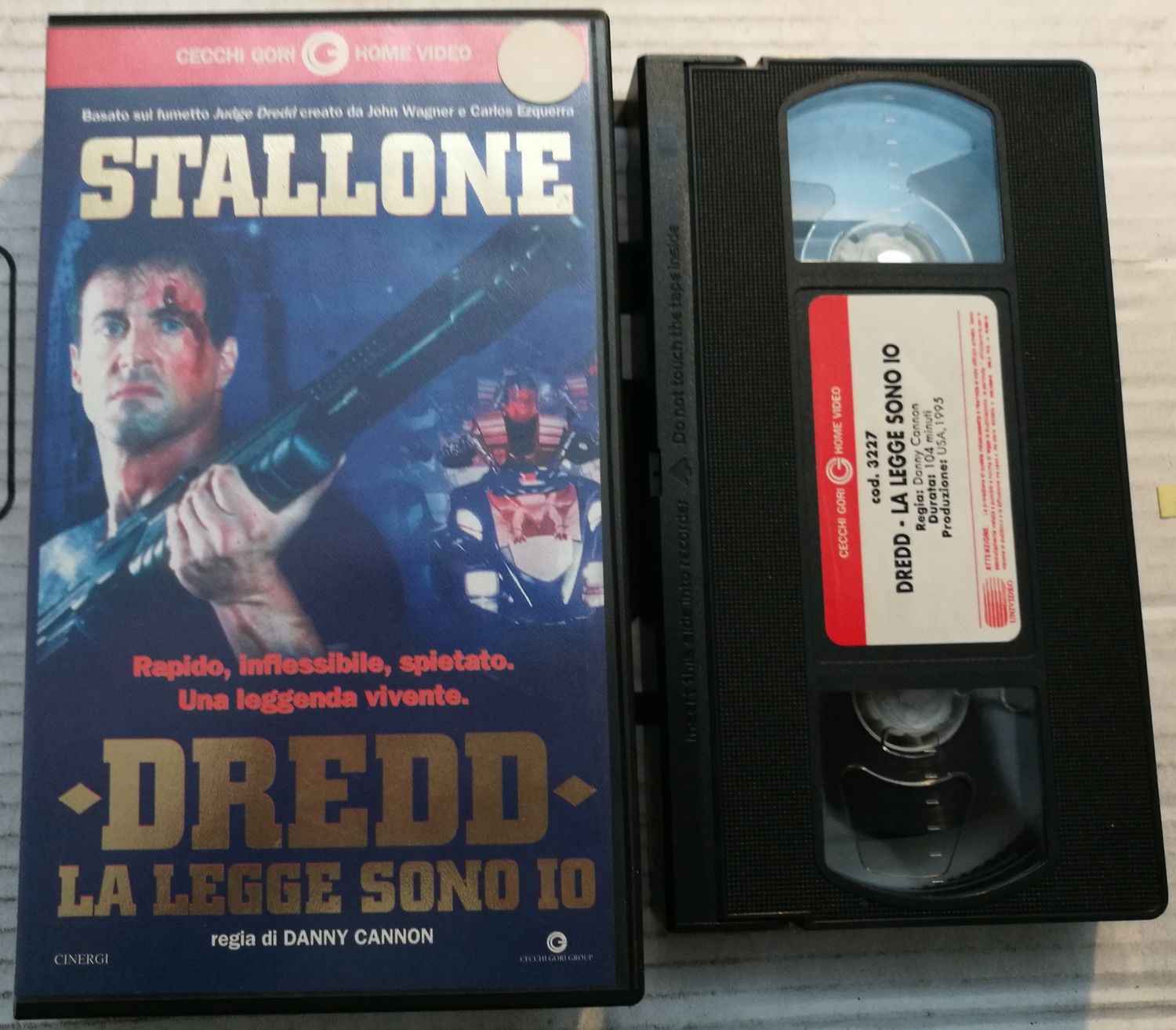 TeknoFilm - VHS – DREDD - LA LEGGE SONO IO di Danny Cannon (1995) - CECCHI GORI HOME VIDEO TeknoFilm - VHS – DREDD - LA LEGGE SONO IO di Danny Cannon (1995) - CECCHI GORI HOME VIDEO