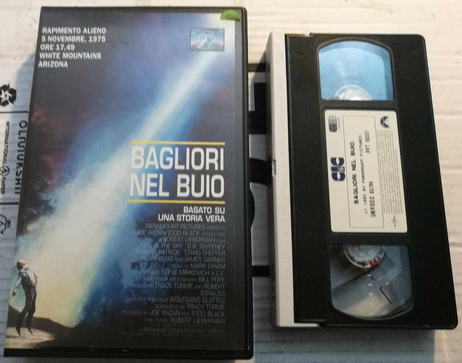 TeknoFilm - VHS – BAGLIORI NEL BUIO di Robert Lieberman (1993) - CIC TeknoFilm - VHS – BAGLIORI NEL BUIO di Robert Lieberman (1993) - CIC