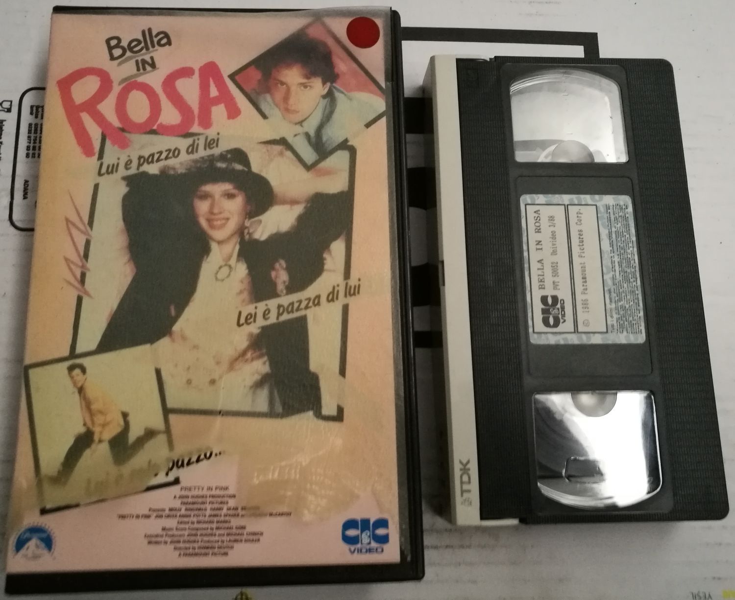 TeknoFilm - VHS – BELLA IN ROSA di Howard Deutch (1986) - CIC TeknoFilm - VHS – BELLA IN ROSA di Howard Deutch (1986) - CIC