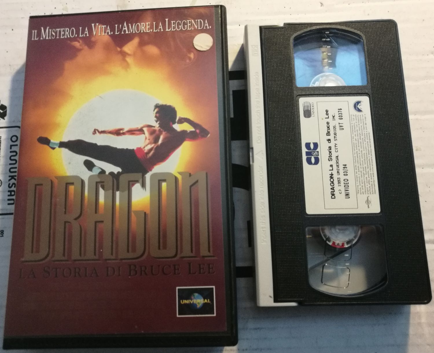 TeknoFilm - VHS – DRAGON - LA STORIA DI BRUCE LEE di Rob Cohen (1993) - CIC TeknoFilm - VHS – DRAGON - LA STORIA DI BRUCE LEE di Rob Cohen (1993) - CIC