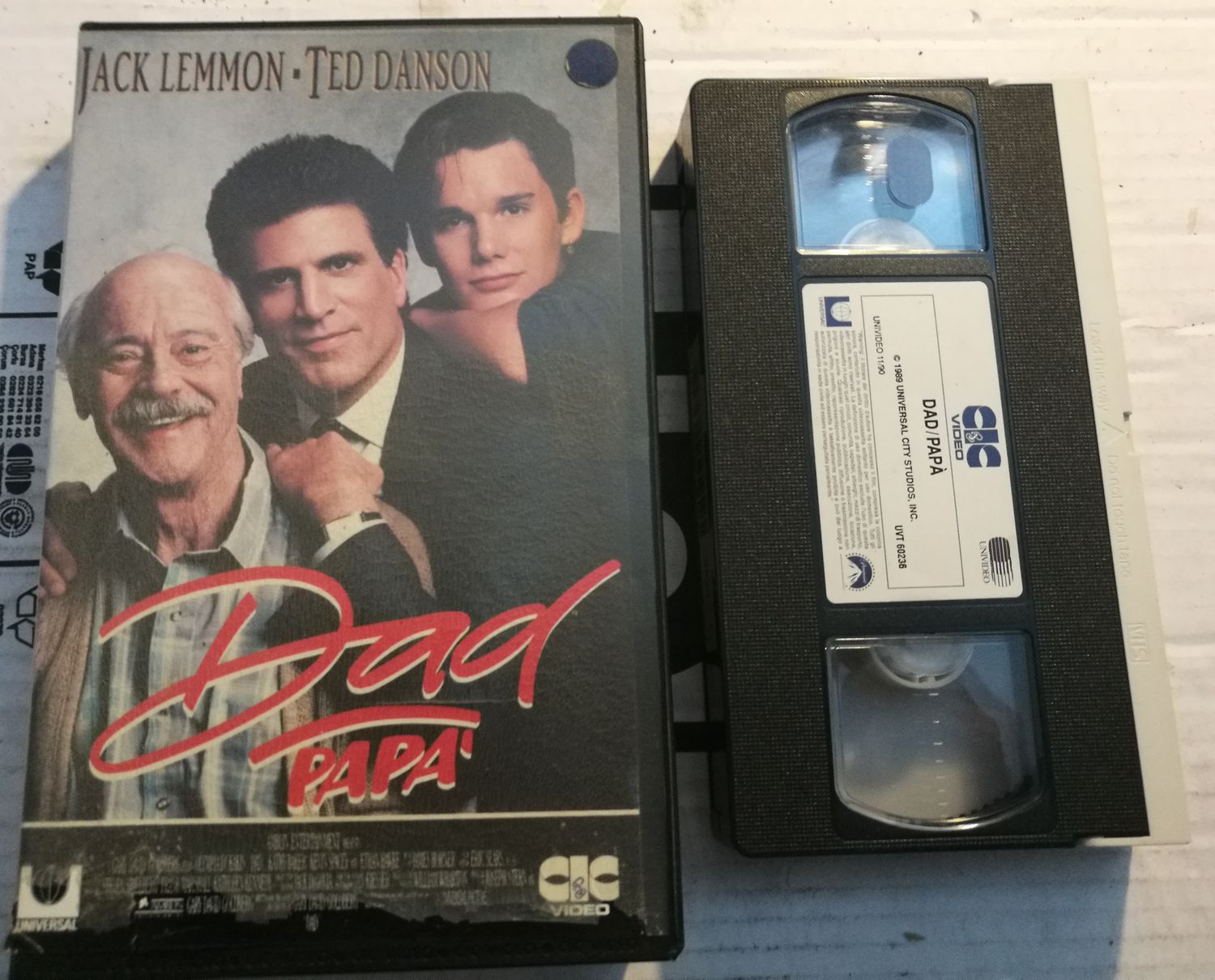TeknoFilm - VHS – DAD - PAPA' di Gary David Goldberg (1989) - CIC (INEDITO IN DVD) TeknoFilm - VHS – DAD - PAPA' di Gary David Goldberg (1989) - CIC (INEDITO IN DVD)