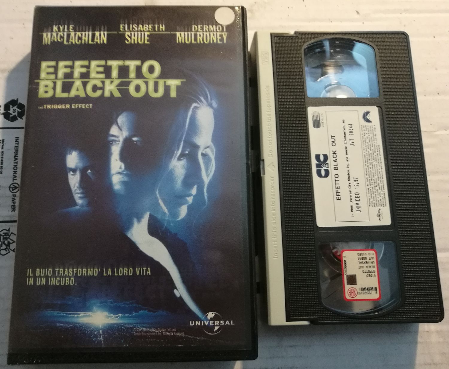 TeknoFilm - VHS – EFFETTO BLACK OUT di David Koepp (1997) - CIC (INEDITO IN DVD) TeknoFilm - VHS – EFFETTO BLACK OUT di David Koepp (1997) - CIC (INEDITO IN DVD)