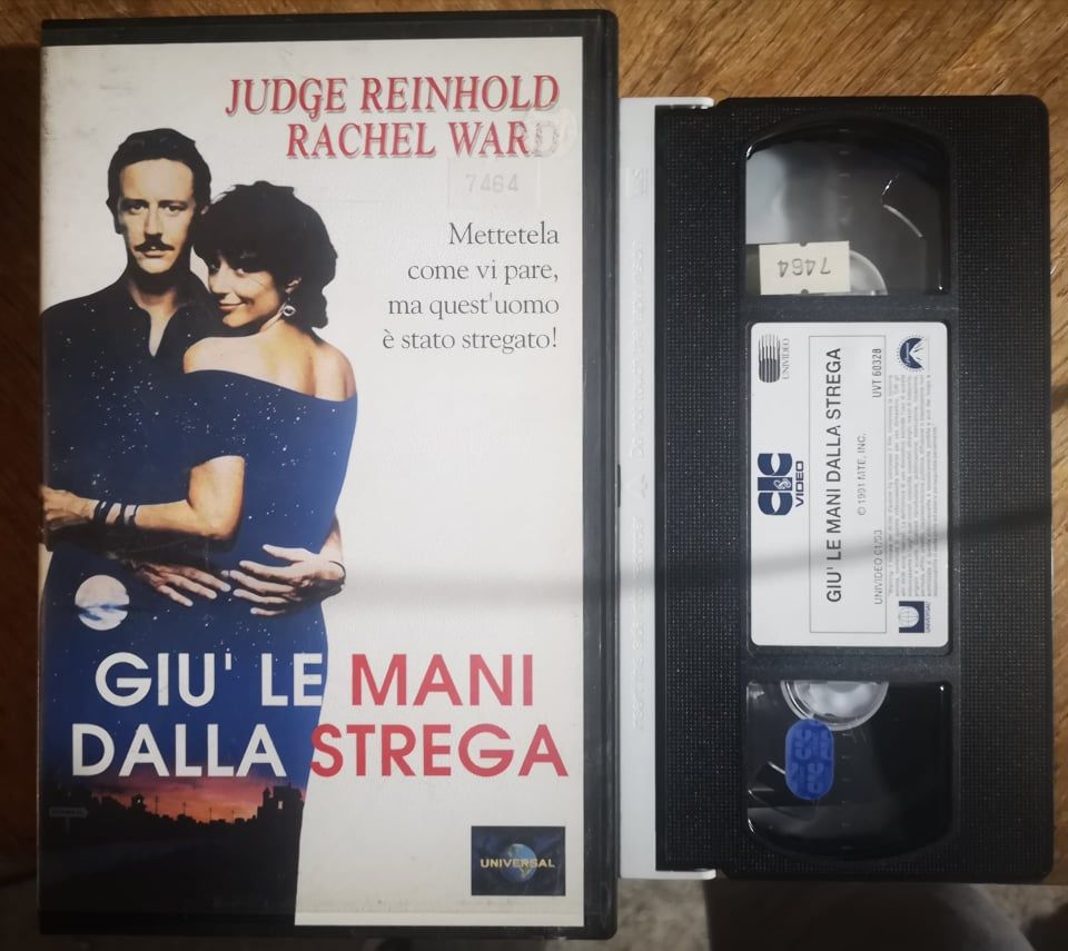 TeknoFilm - VHS – GIU' LE MANI DALLA STREGA di Daniel Taplitz (1991) - CIC (INEDITO IN DVD) TeknoFilm - VHS – GIU' LE MANI DALLA STREGA di Daniel Taplitz (1991) - CIC (INEDITO IN DVD)